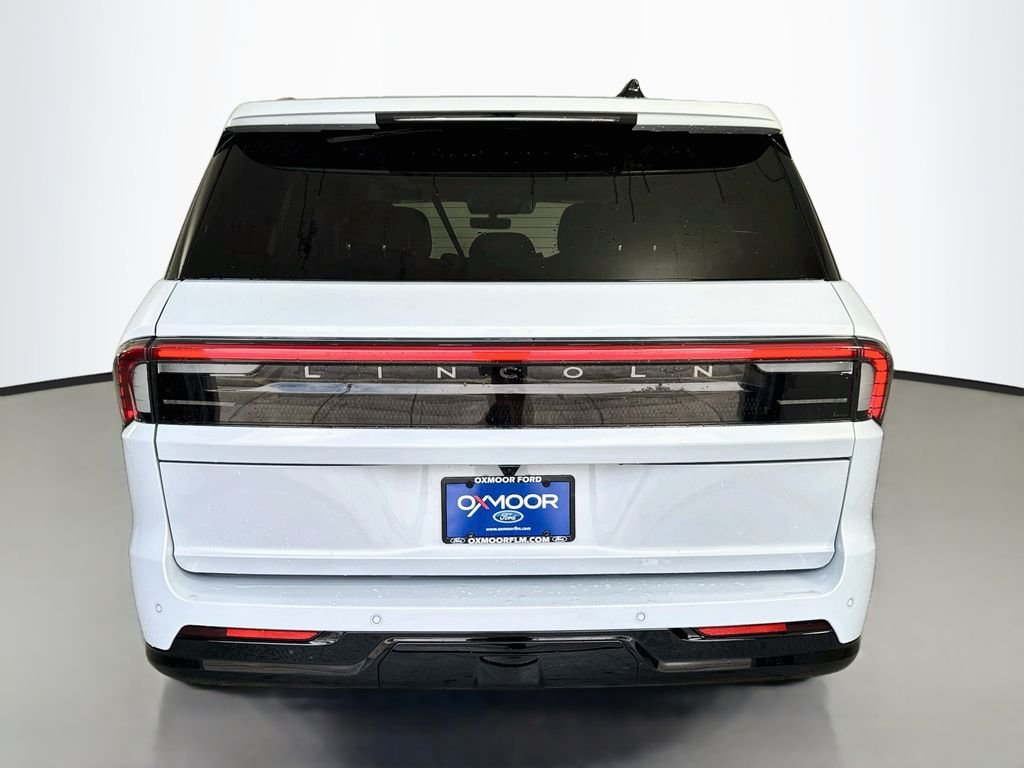 Used 2025 Crystal White Metallic Clearcoat Lincoln Reserve image 12