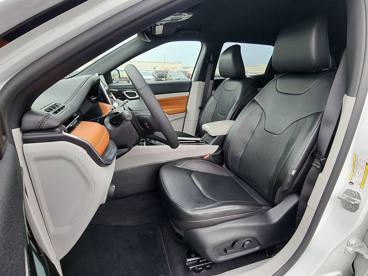 Used 2023 White Jeep Limited image 11