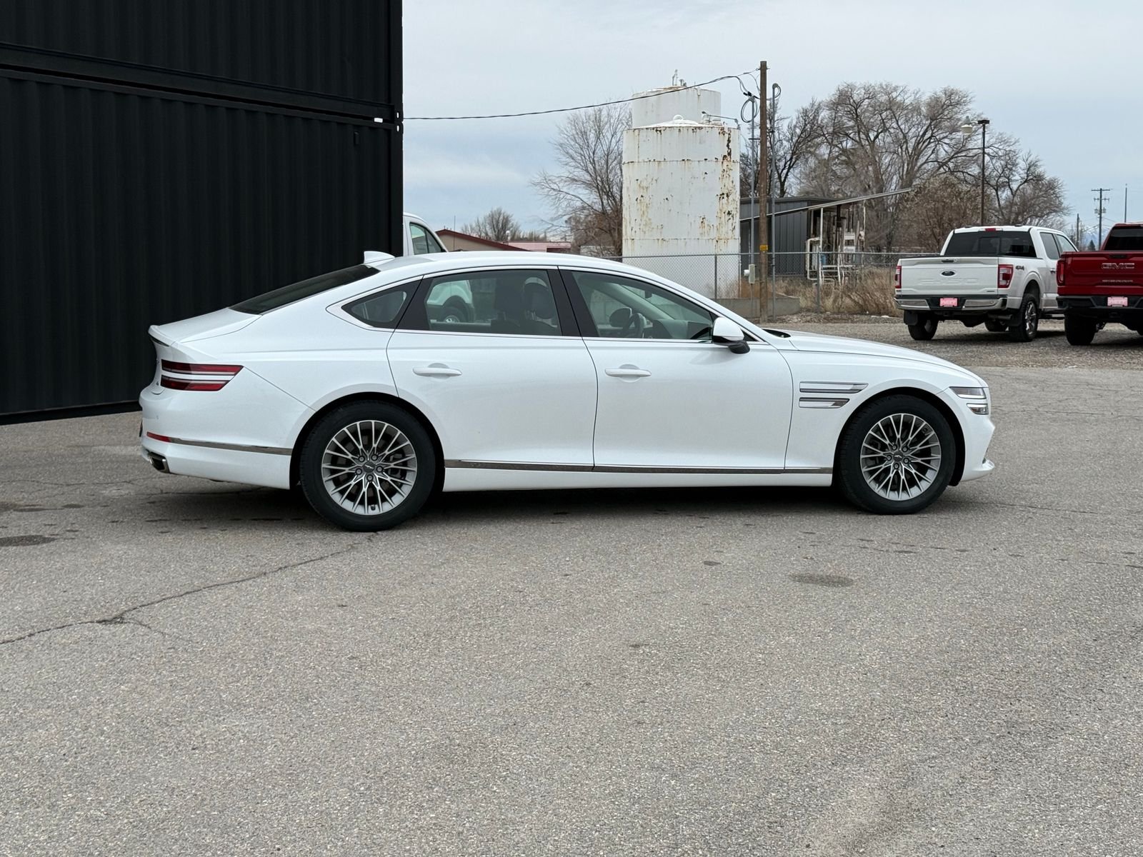 View vehicle photo 7