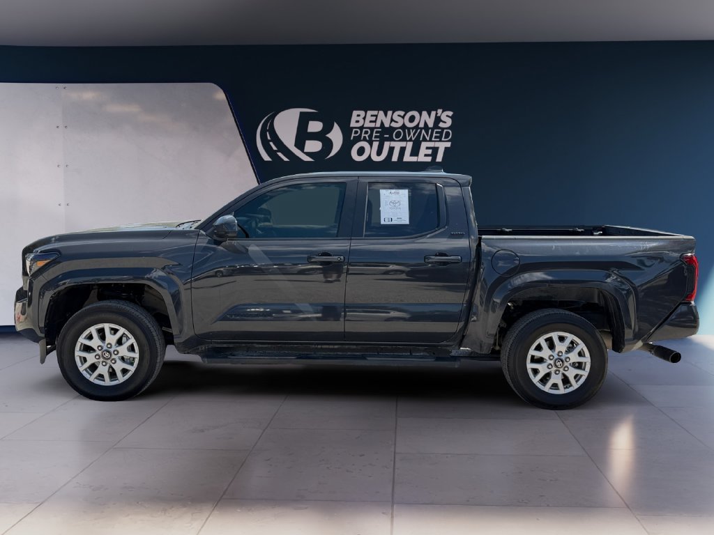 Used 2024  Toyota SR5 image 2