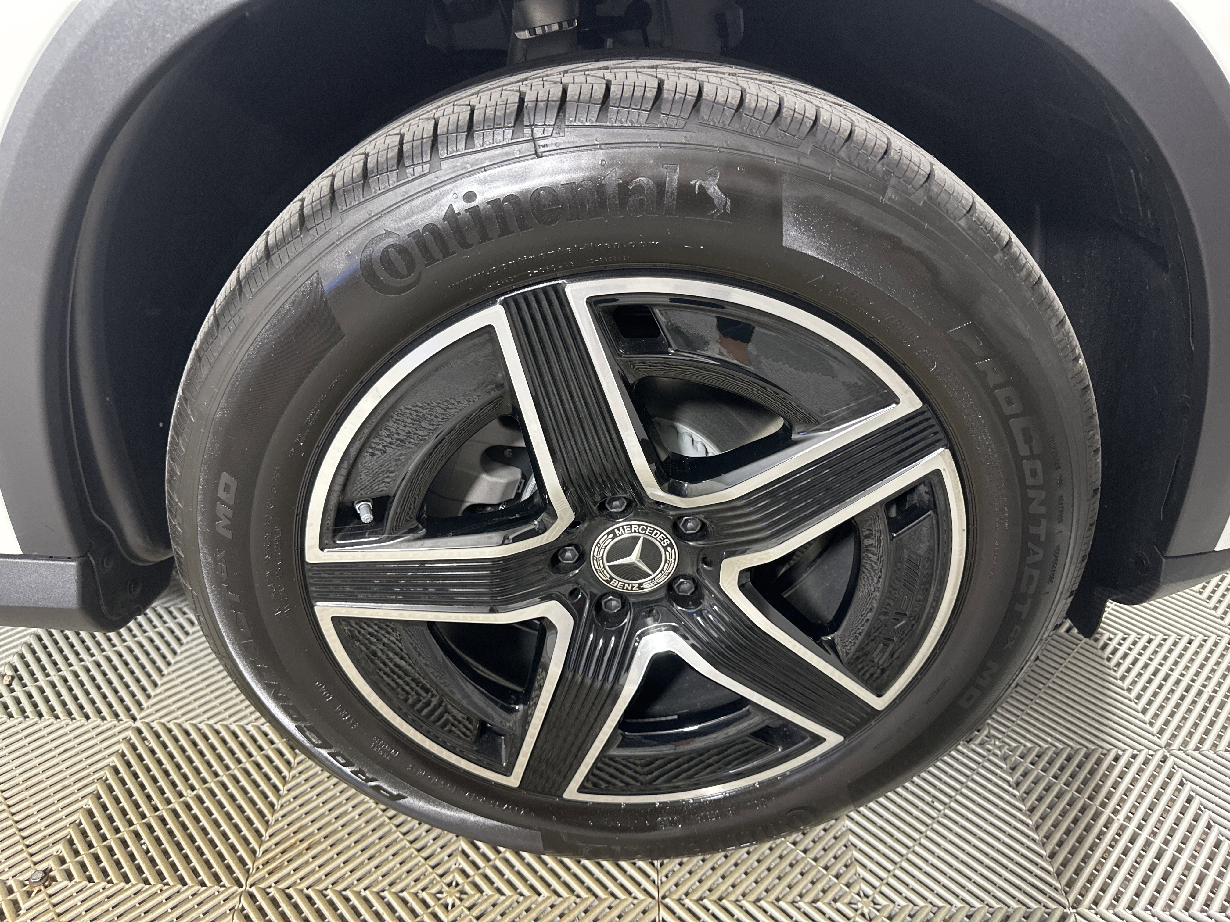 Certified Used 2026 POLAR WHITE Mercedes-Benz GLC 300 image 25