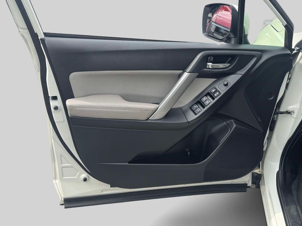 Used 2018 White Subaru 2.5i Limited image 14