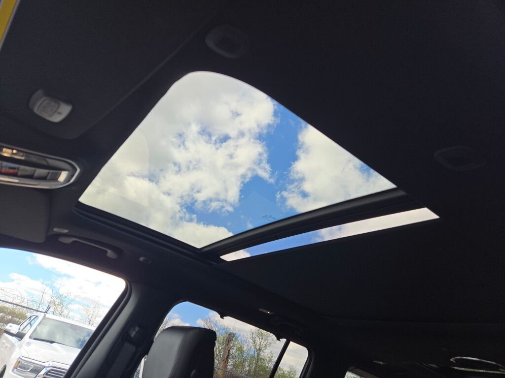 New 2026 High Gloss Black Exterior Paint Jeep Limited Reserve image 3