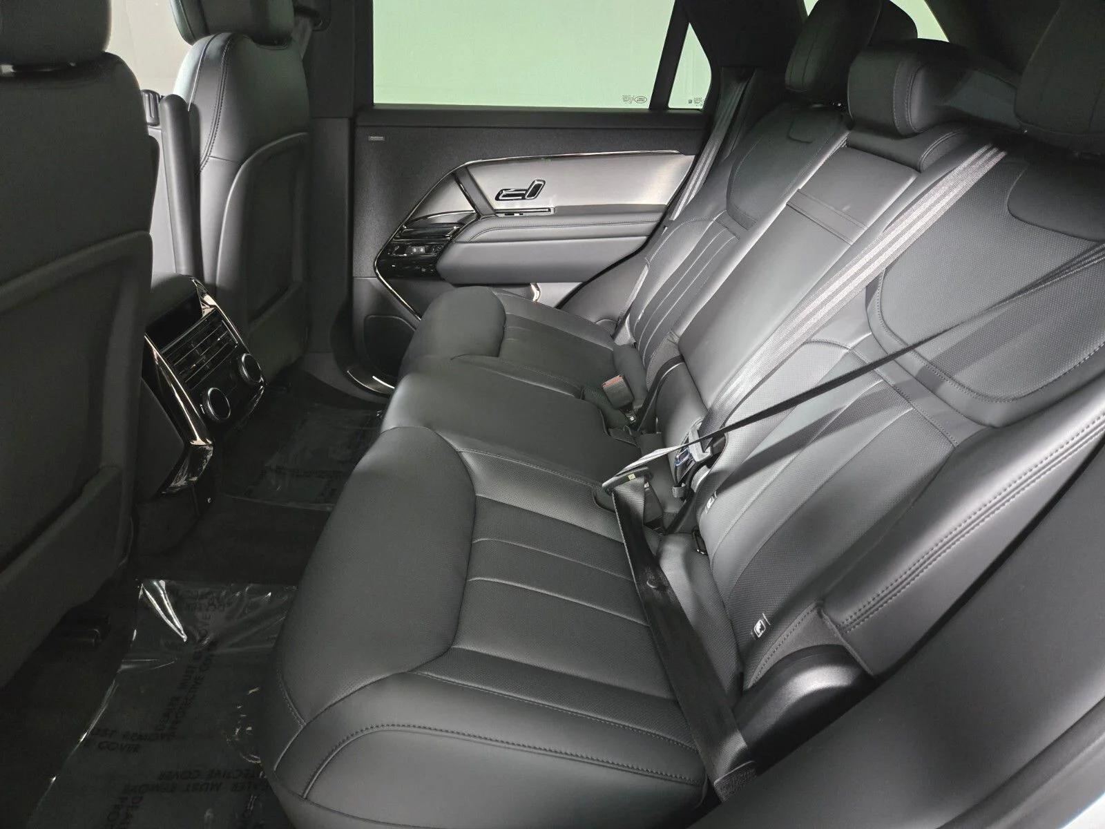 New 2026 Fuji White Land Rover Dynamic SE image 5