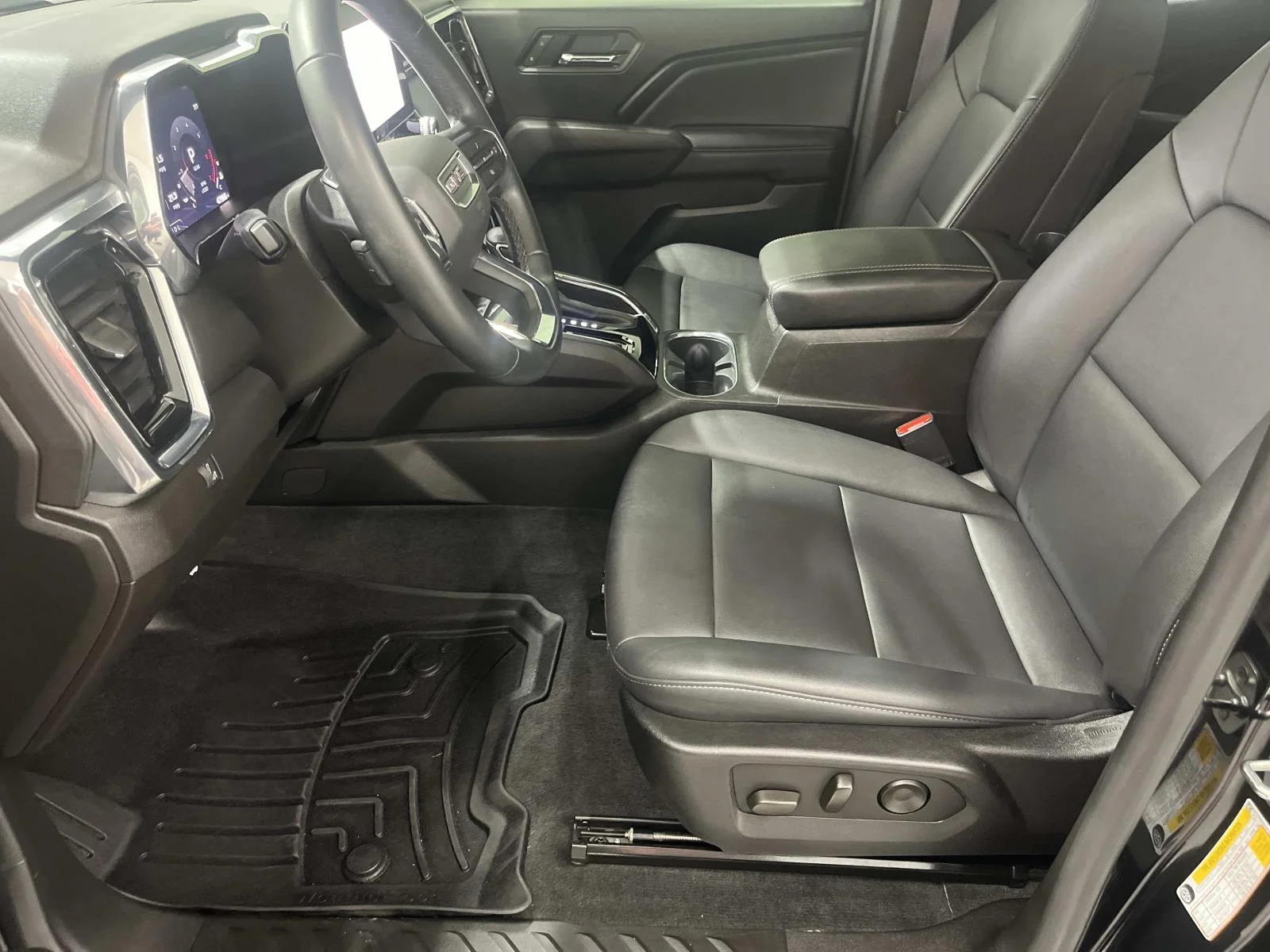 Certified Used 2024 Onyx Black GMC Elevation image 11
