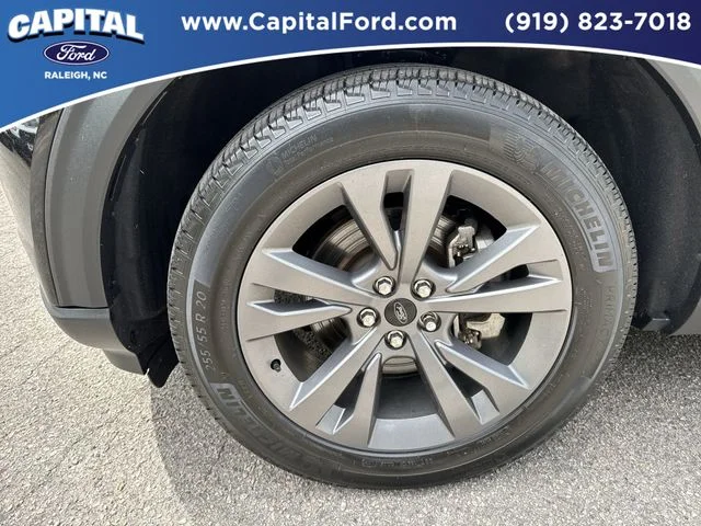 Used 2023 Black Ford XLT image 12