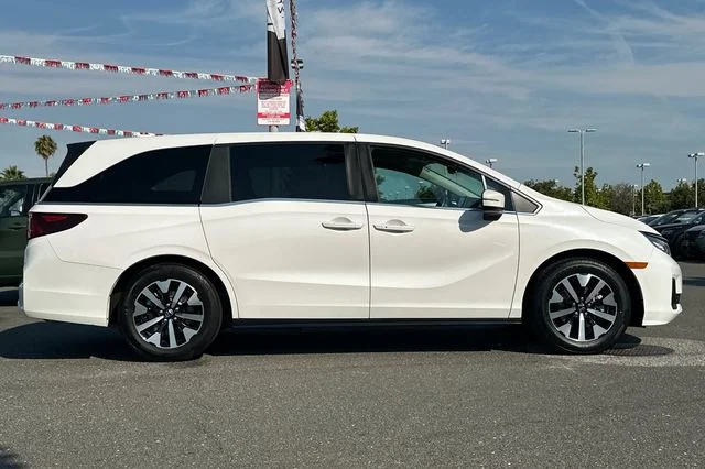 Used 2025  Honda EX-L image 3