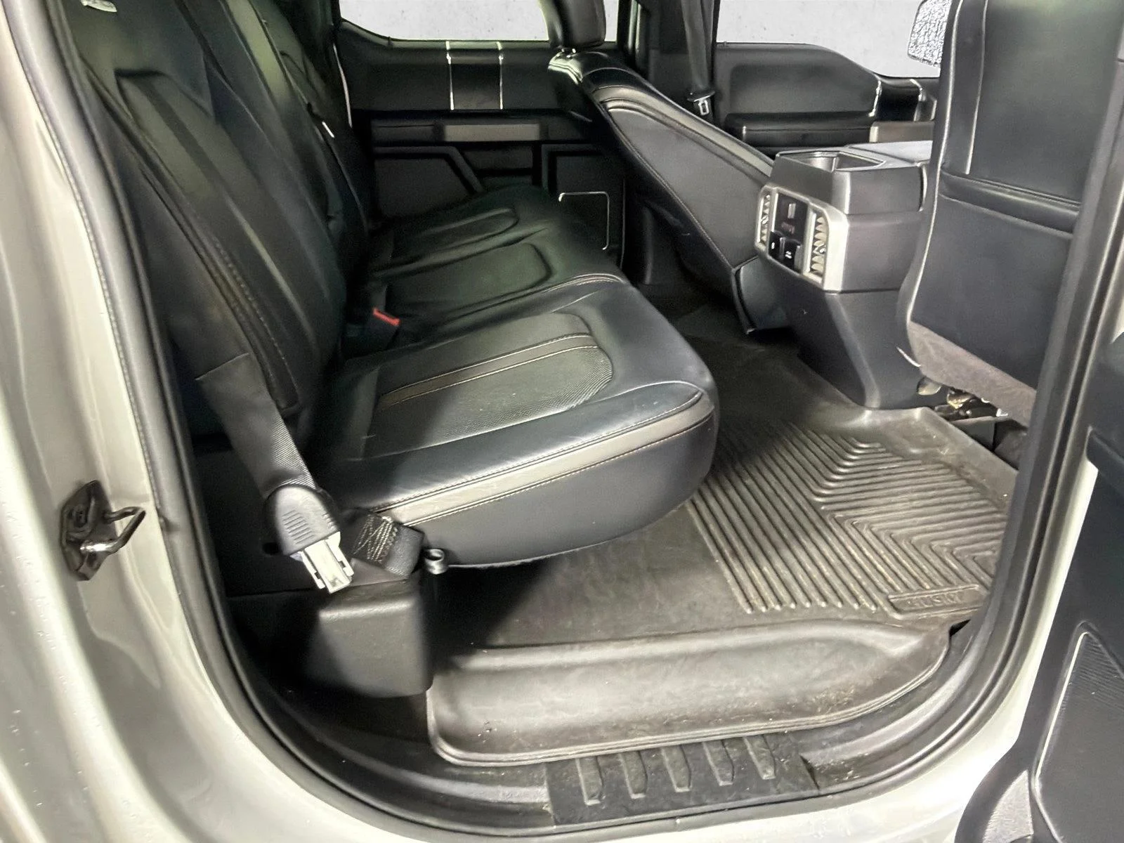 Used 2019 White Ford Platinum image 16