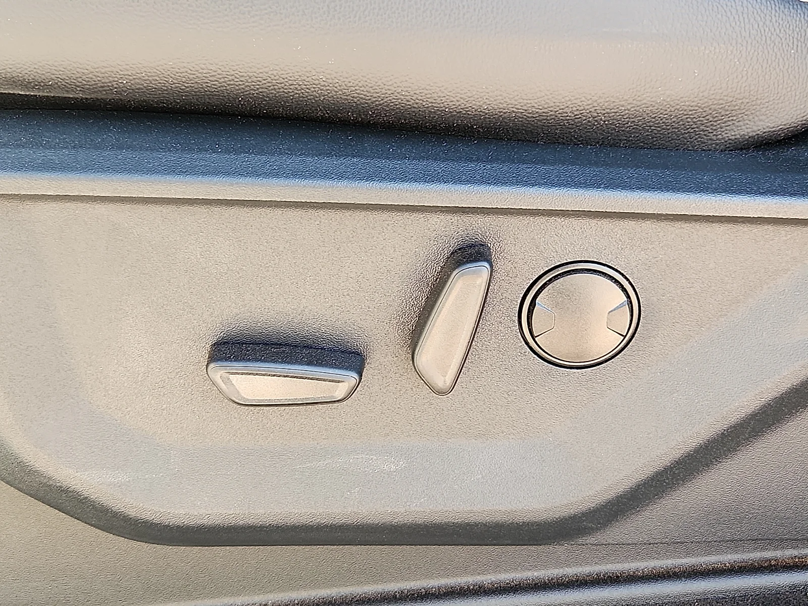 New 2026 Star White Metallic Tri-Coat Ford F-250® Lariat® image 16