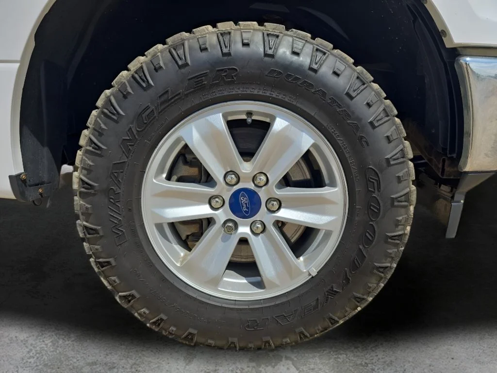 Used 2019 White Ford  image 39