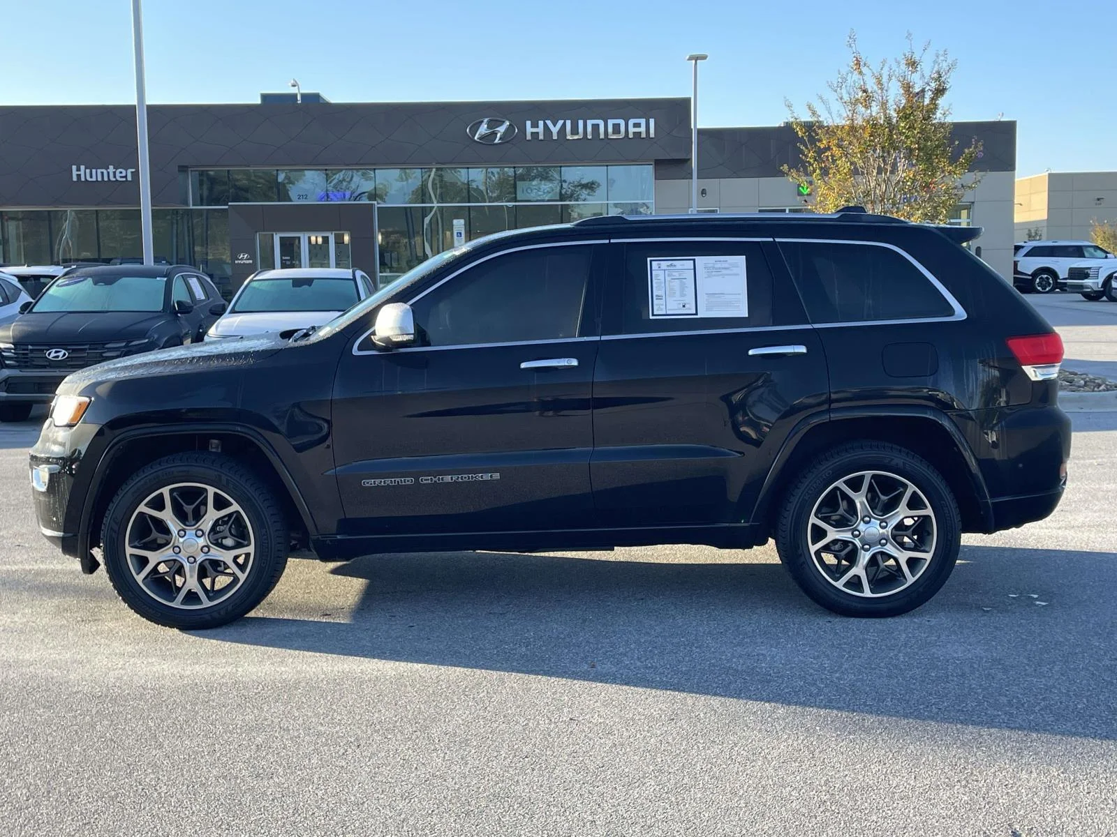 Used 2020 Diamond Black Crystal Pearlcoat Jeep Overland image 26