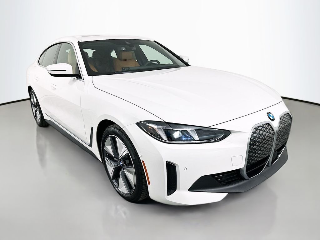 Used 2026 Alpine White BMW xDrive40 image 3