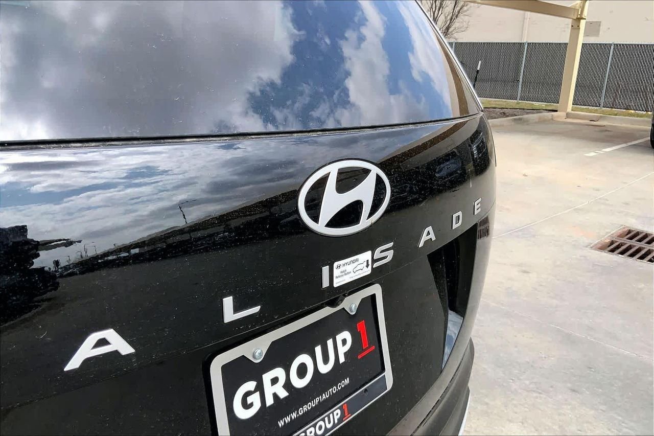 New 2026 Abyss Black Pearl Hyundai SE FWD image 15