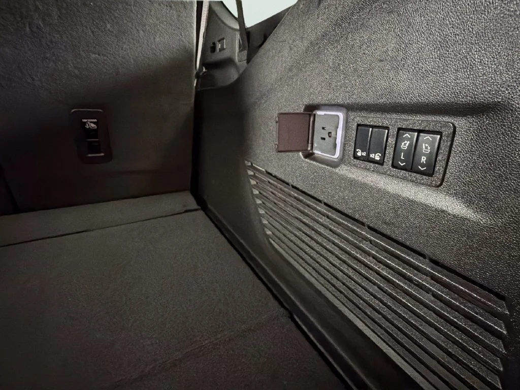 2025 Chevrolet Suburban Premier - Photo 30