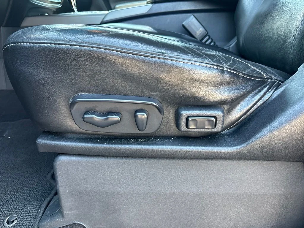 Used 2015 Black Nissan Platinum image 19