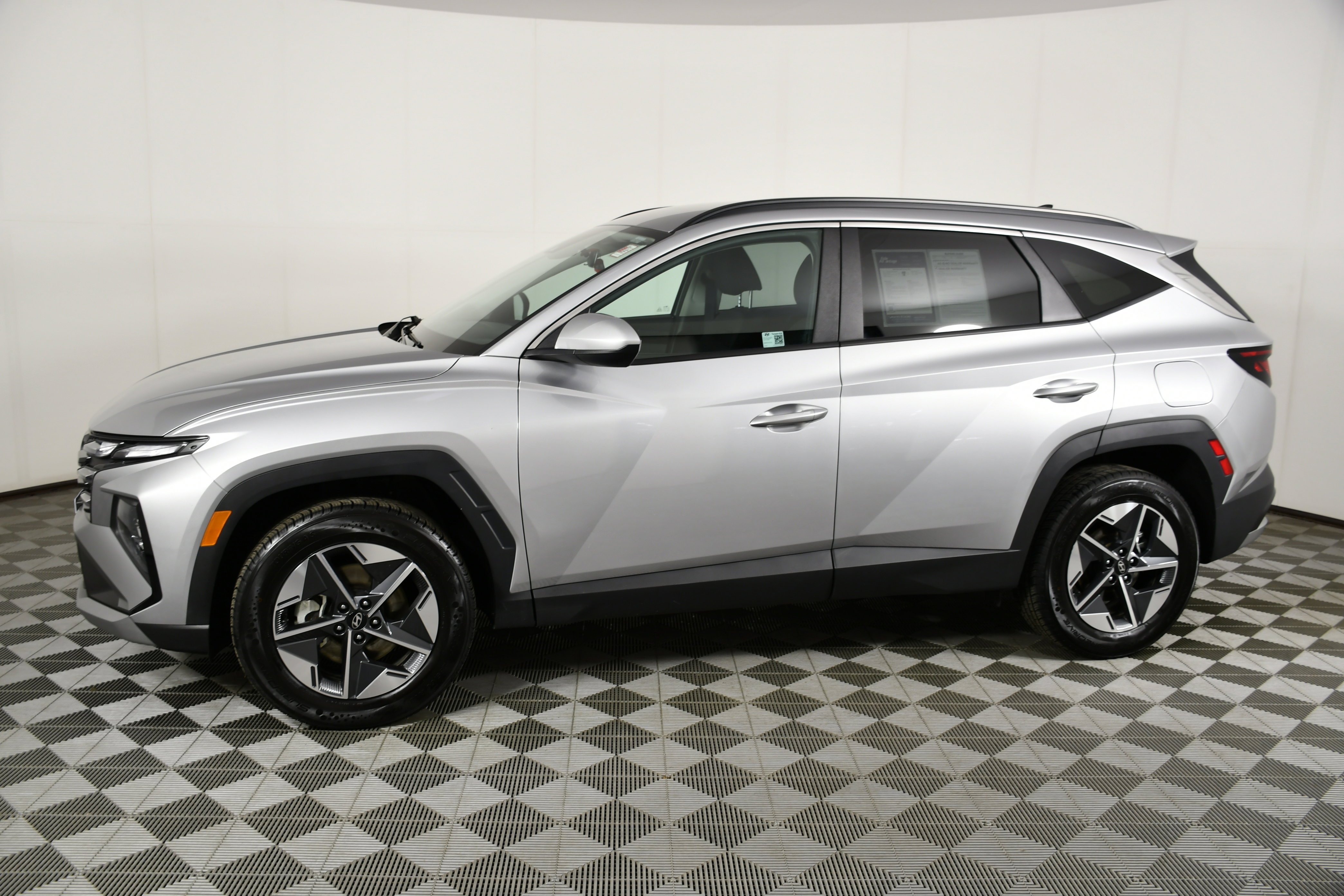 Used 2025 Shimmering Silver Hyundai SEL image 9