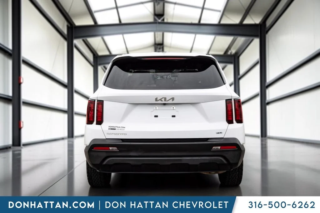 Used 2023 White Kia LX image 22