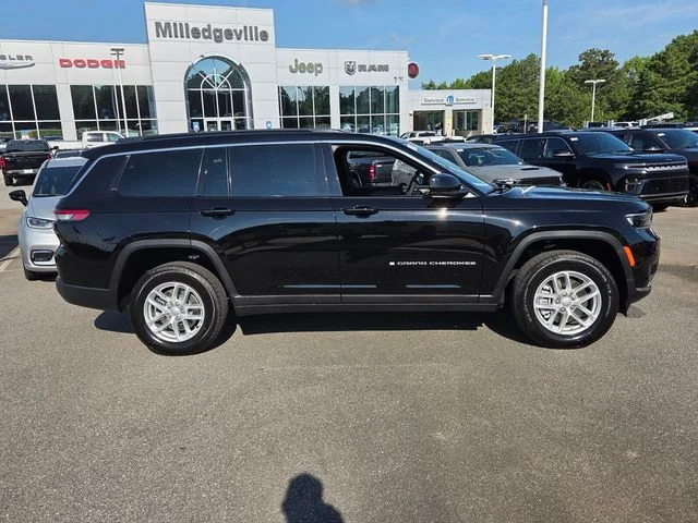 New 2026 Diamond Black Crystal Pearl-Coat Exterior Paint Jeep Laredo image 15