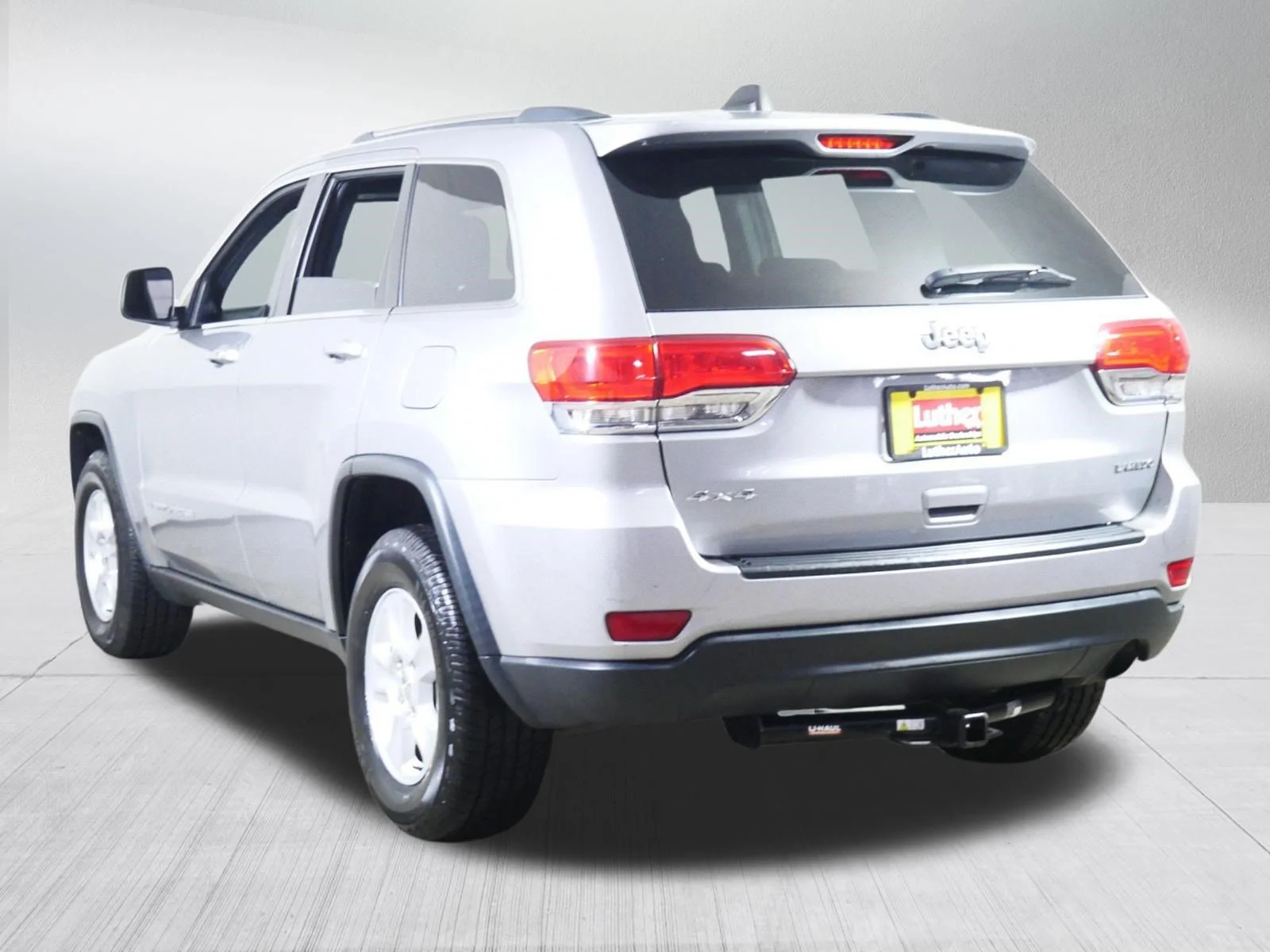 Used 2015 Billet Silver Metallic Clearcoat Jeep Laredo image 5
