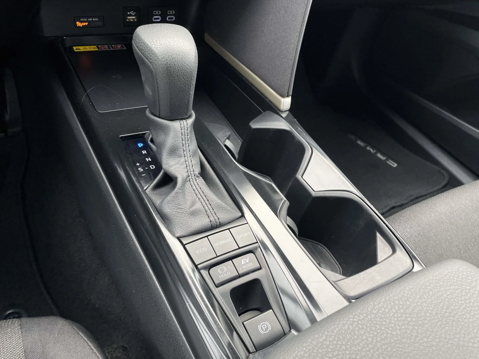 2025 Toyota Camry LE - Photo 20