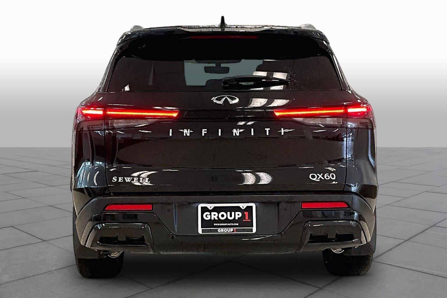 Used 2025 Mineral Black INFINITI LUXE image 4