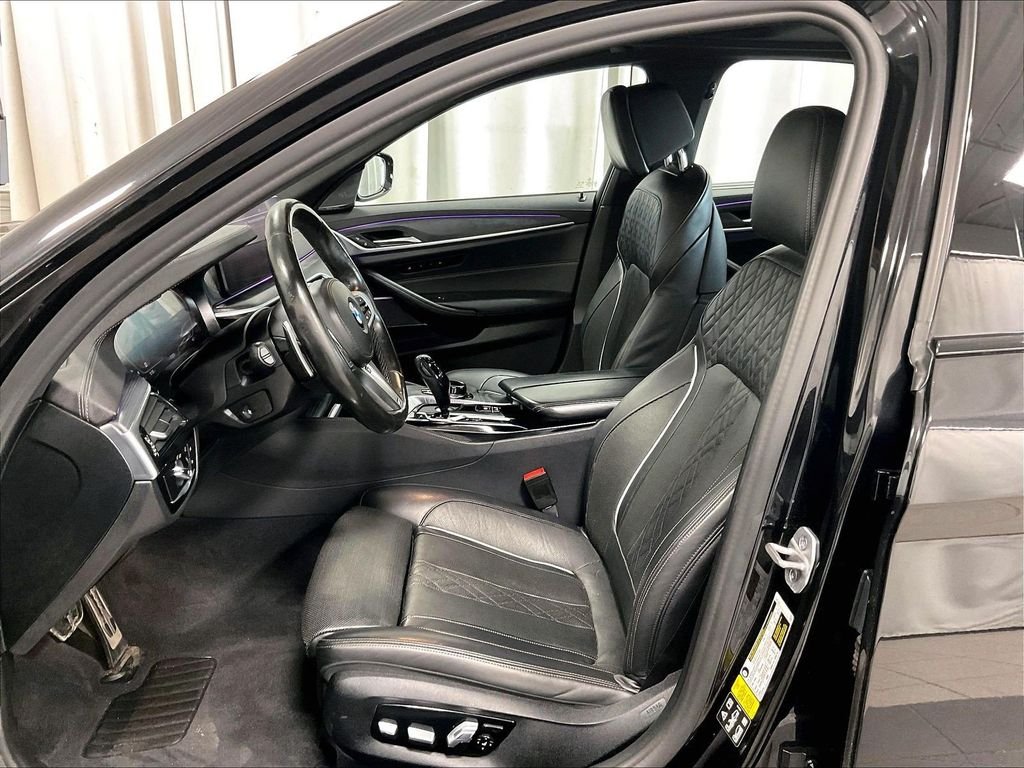 Used 2022 Black BMW M550i xDrive image 10