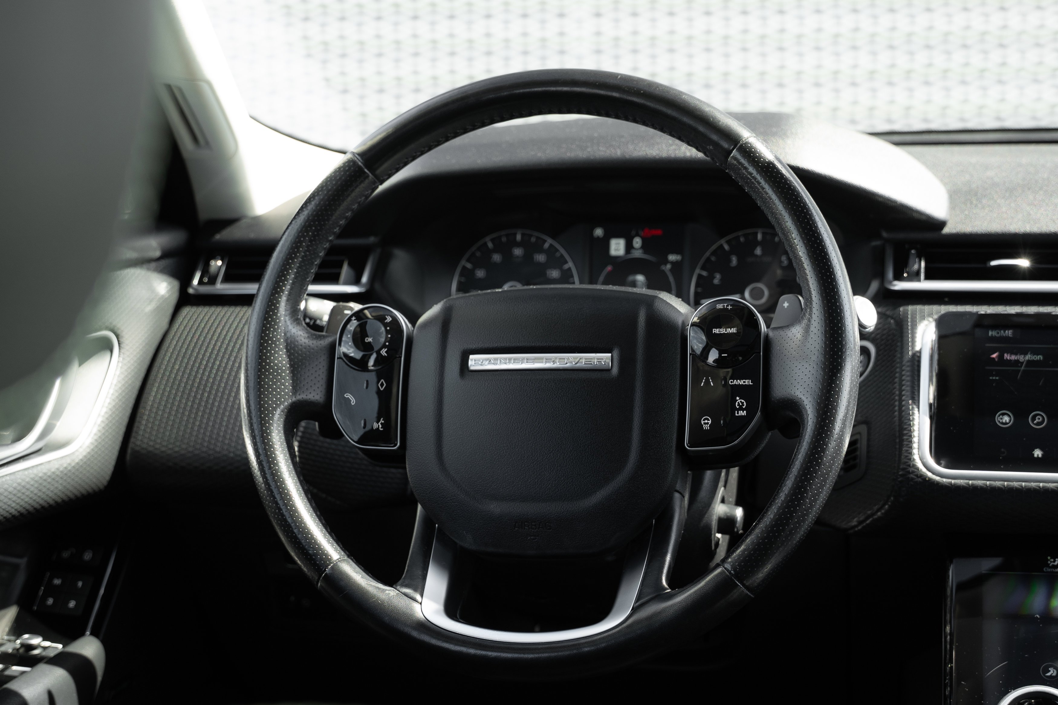 Used 2020 Santorini Black Metallic Land Rover S image 9