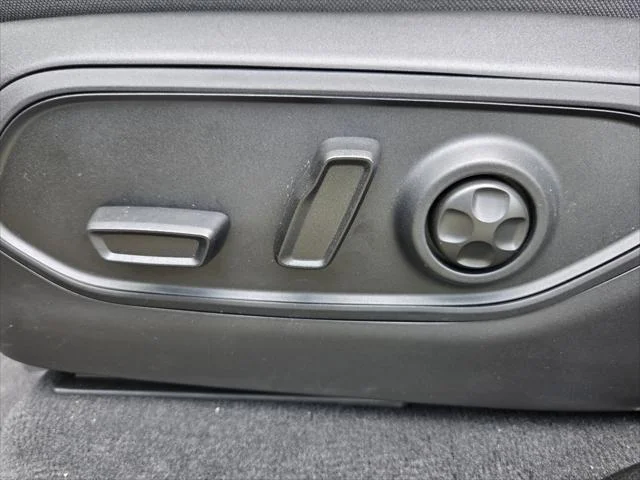 New 2026 Baltic Gray Metallic Clear-Coat Exterior Paint Jeep Altitude image 18