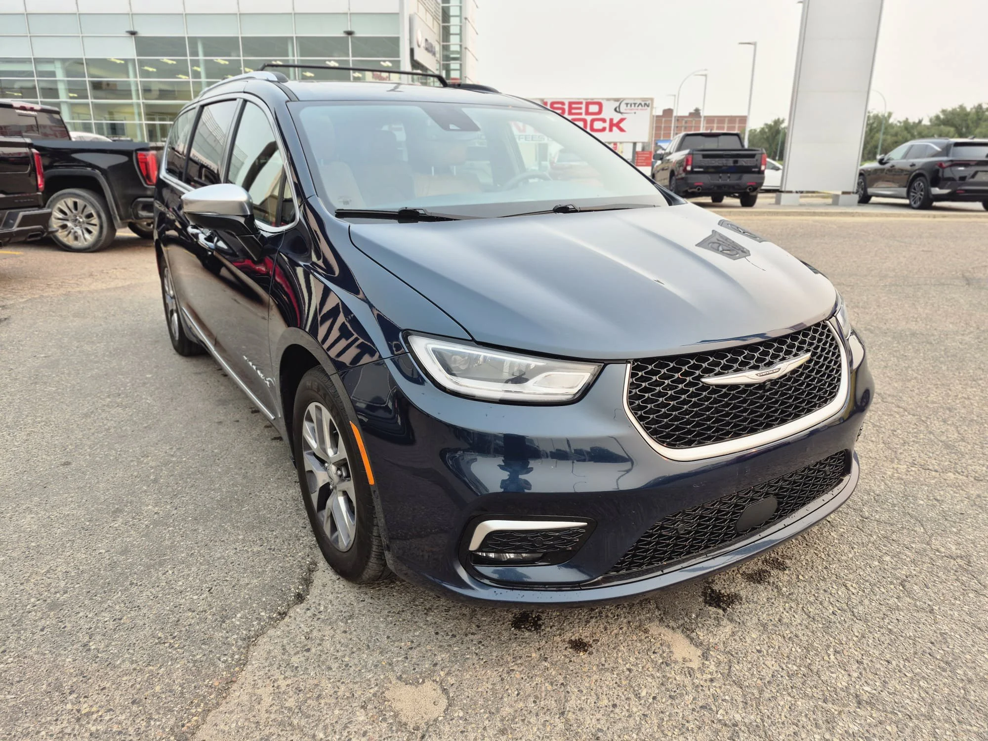Certified Used 2023 Fathom Blue Pearl Chrysler Pinnacle*7 Pass | Cooled Leather | Rear Seat TVs | Nav | 360 Cam | Pano Roof | Htd Wheel | CarPlay image 5
