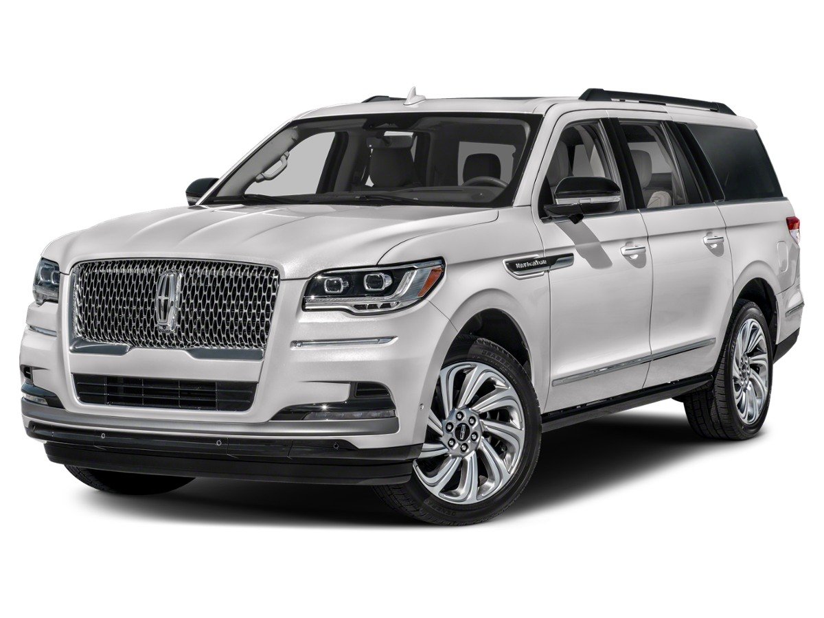 Used 2024 White Lincoln Reserve image 1