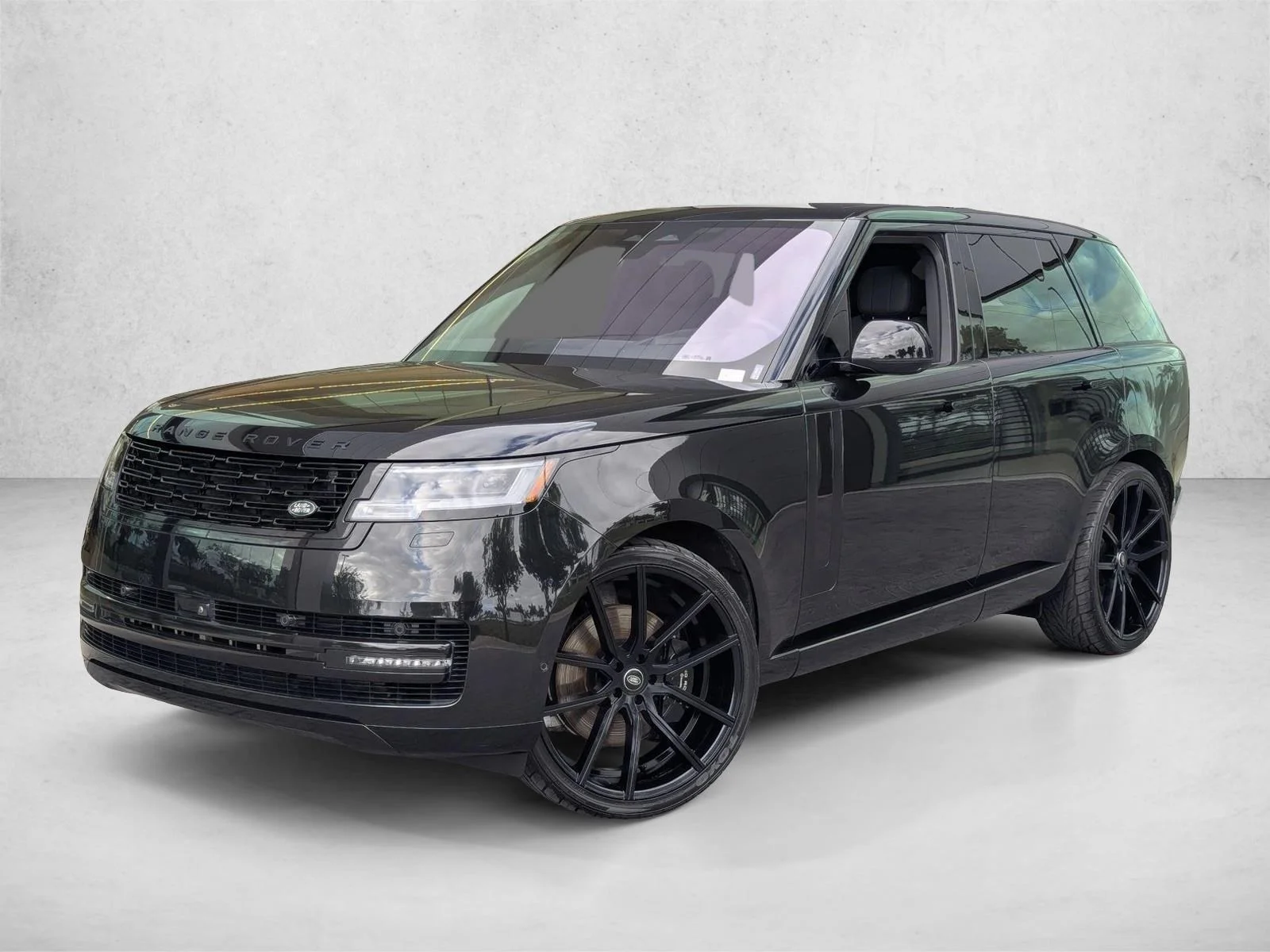 Used 2023 Black Land Rover SE image 1