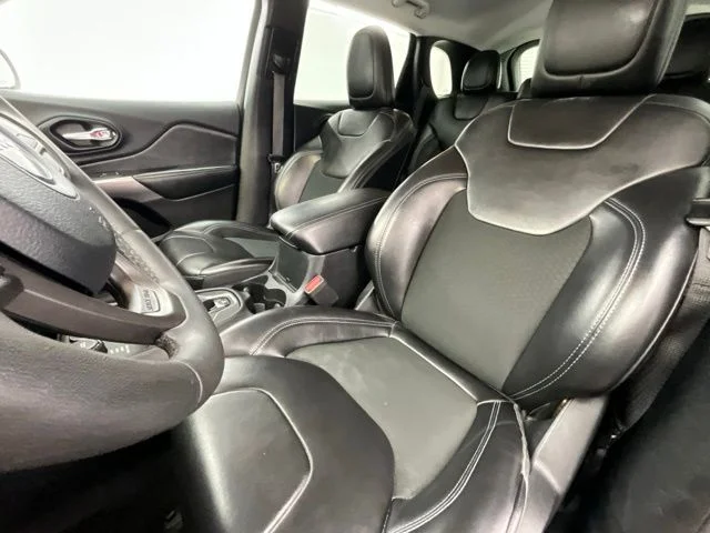 Used 2020 Gray Jeep Latitude Plus image 5