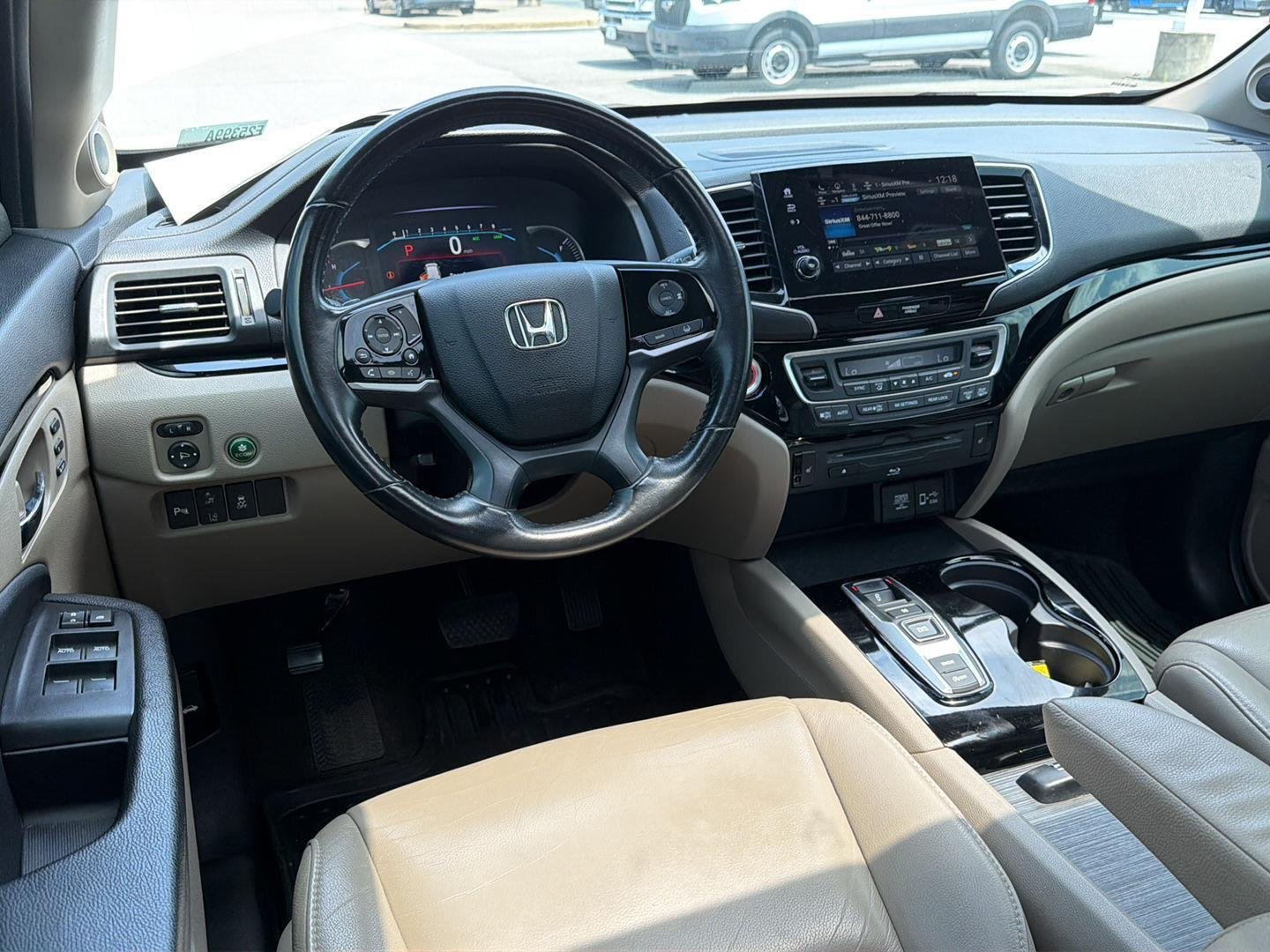 Used 2019 White Diamond Pearl Honda Touring w/Rear Captain