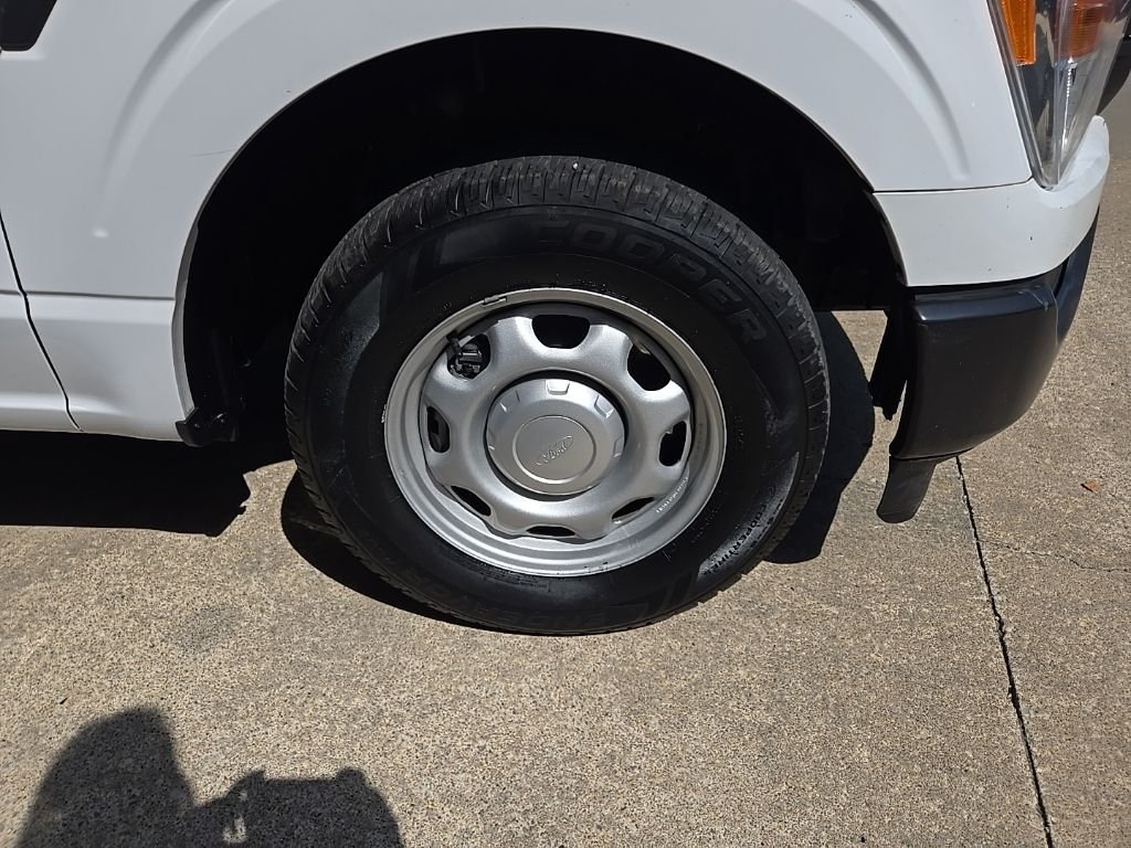Used 2021 White Ford XL image 26