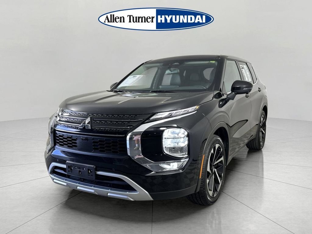 Used 2024 Labrador Black Pearl Mitsubishi SE image 5
