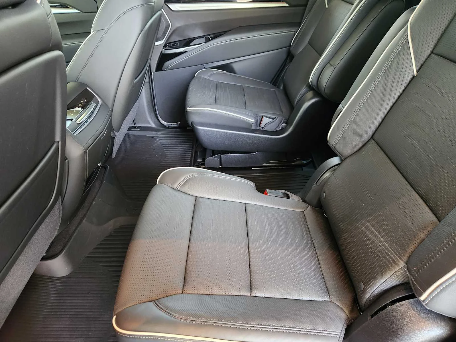 2026 Cadillac Escalade Sport - Photo 19