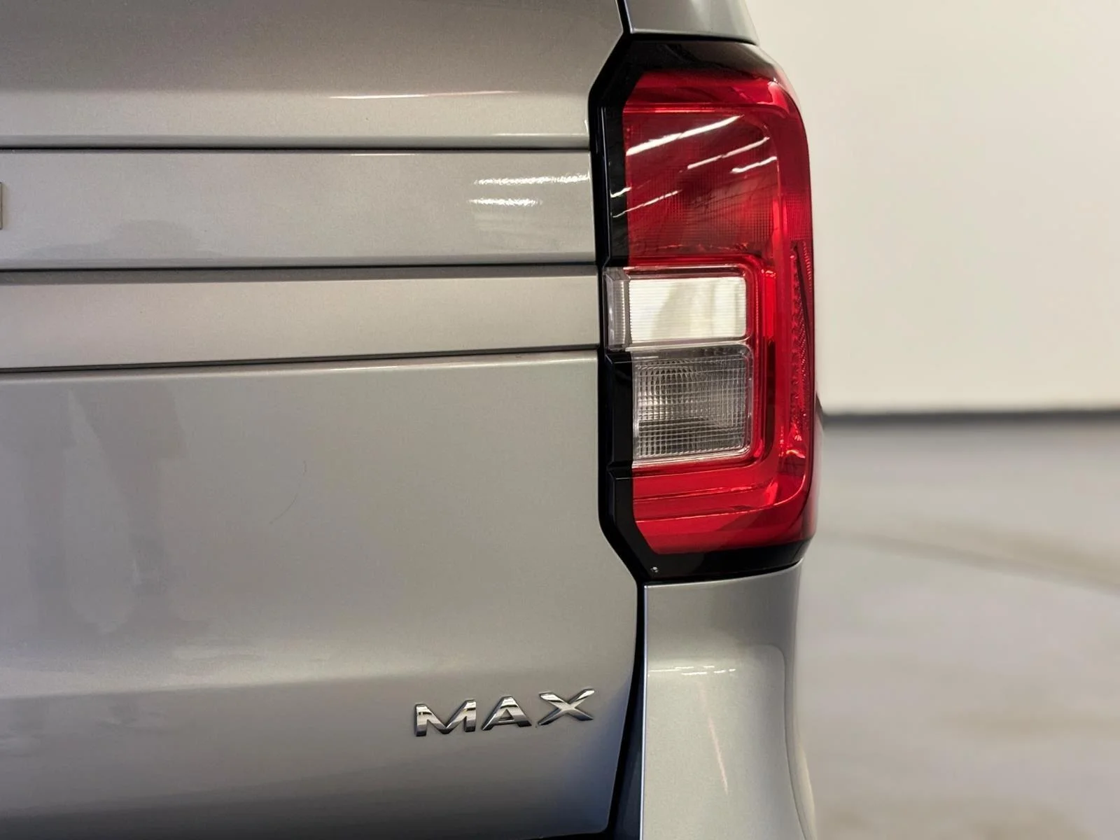 Used 2022 Iconic Silver Metallic Ford XLT image 10