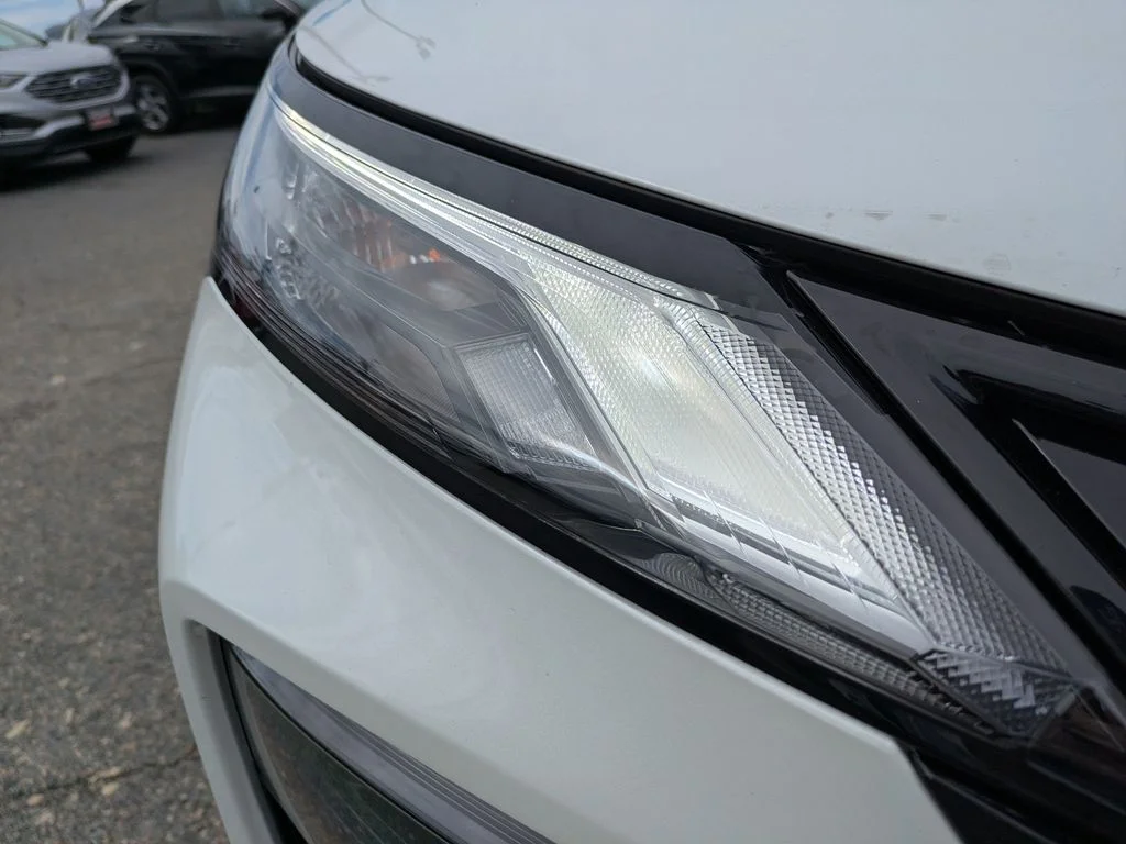 New 2026 Everest White Pearl TriCoat Nissan Dark Armor™ image 10