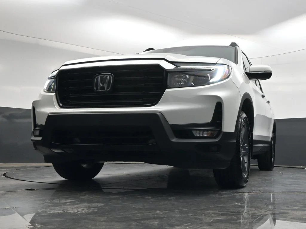 Certified Used 2023 Platinum White Pearl Honda RTL-E image 31