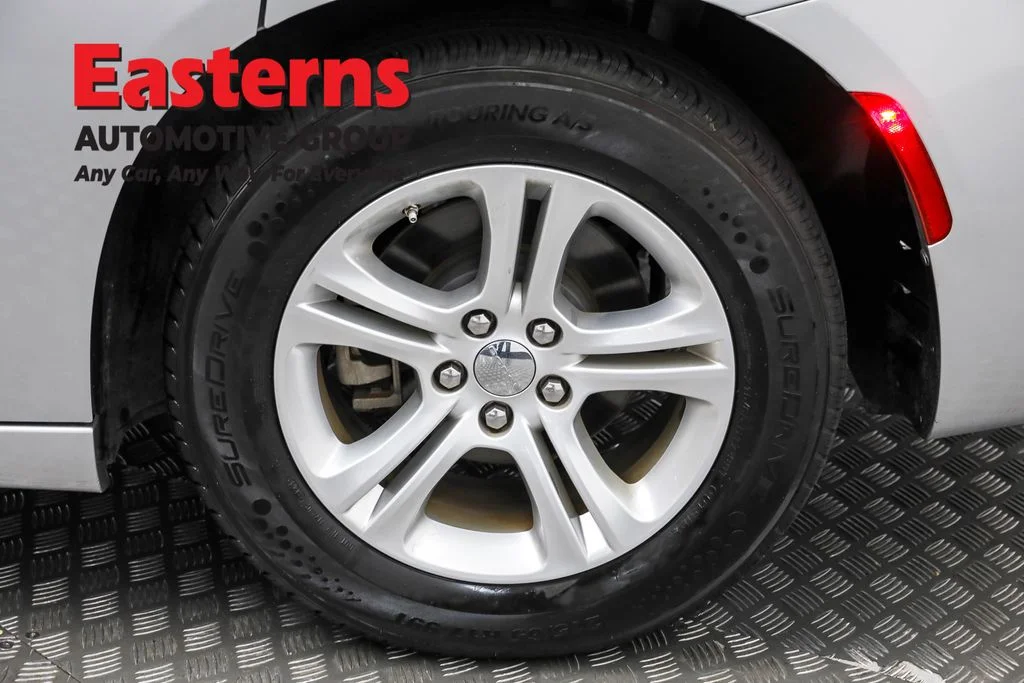 Used 2022 Silver Dodge SXT image 32