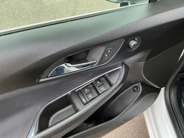 Used 2018 White Chevrolet LT image 17