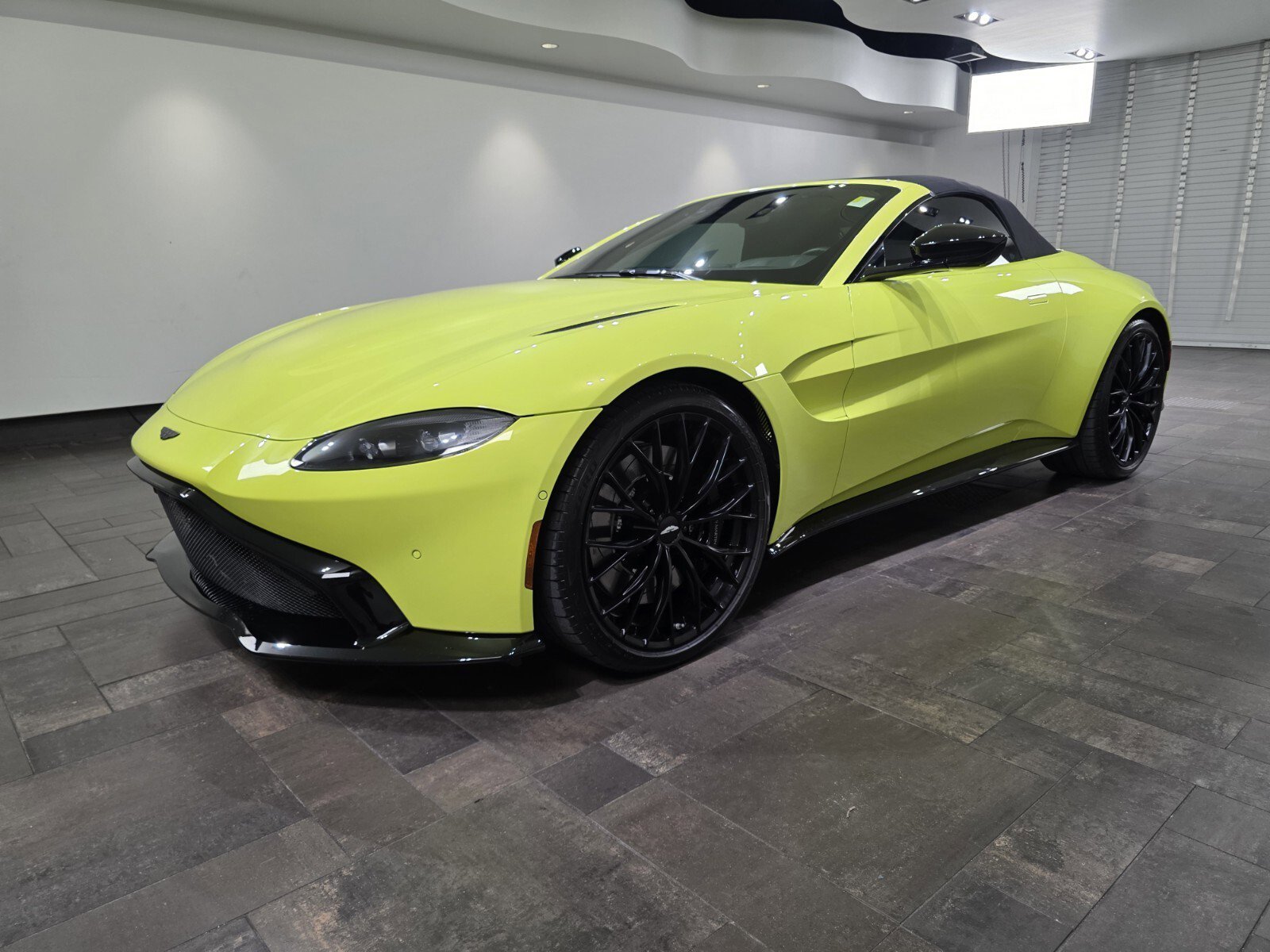Used 2023 Q Lime Essence Aston Martin Roadster image 24