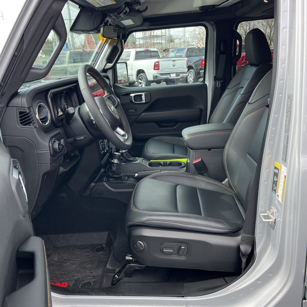 2024 Jeep Wrangler 4-Door Sahara - Photo 7