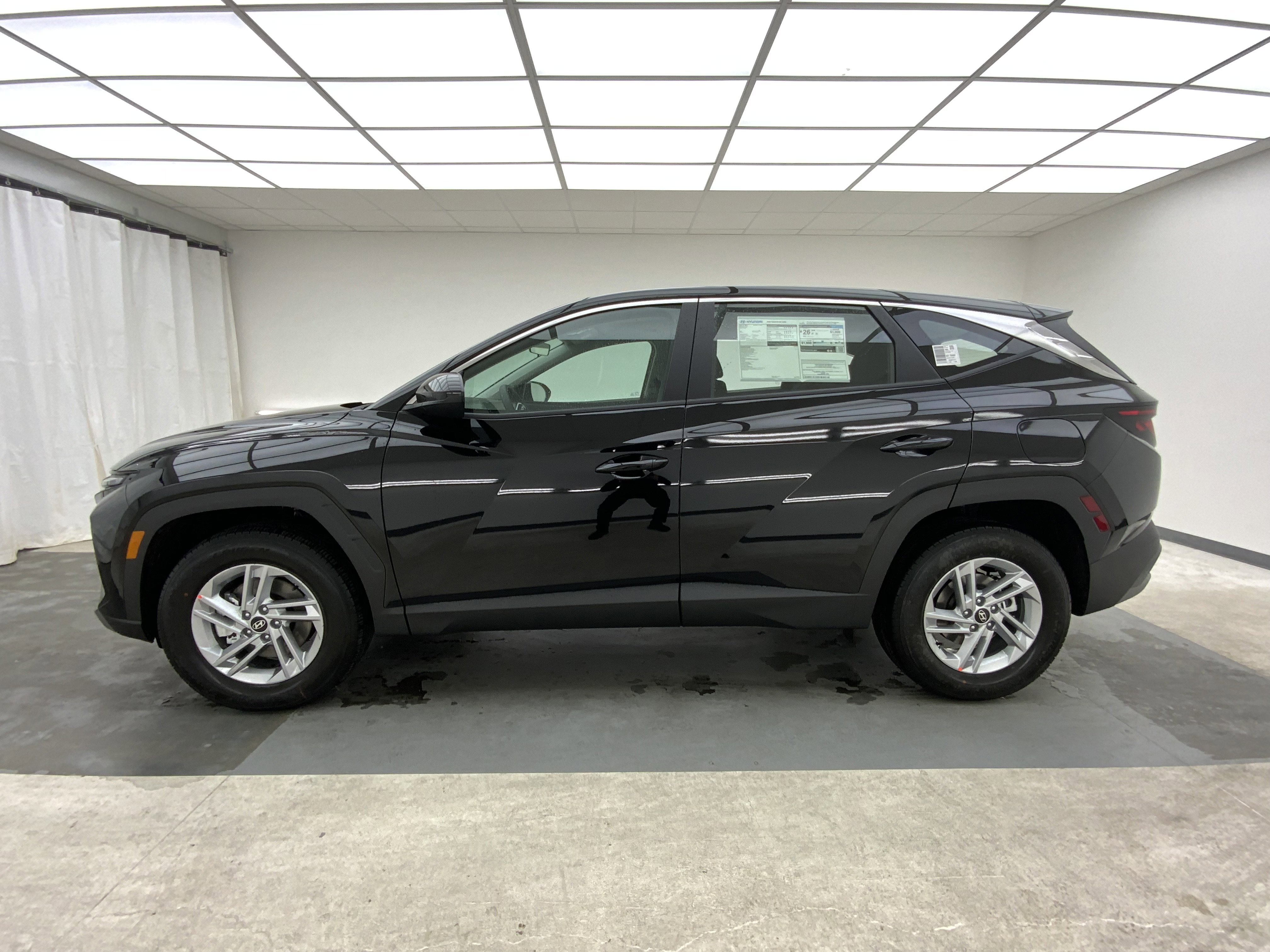New 2026 Phantom Black Hyundai SE image 2