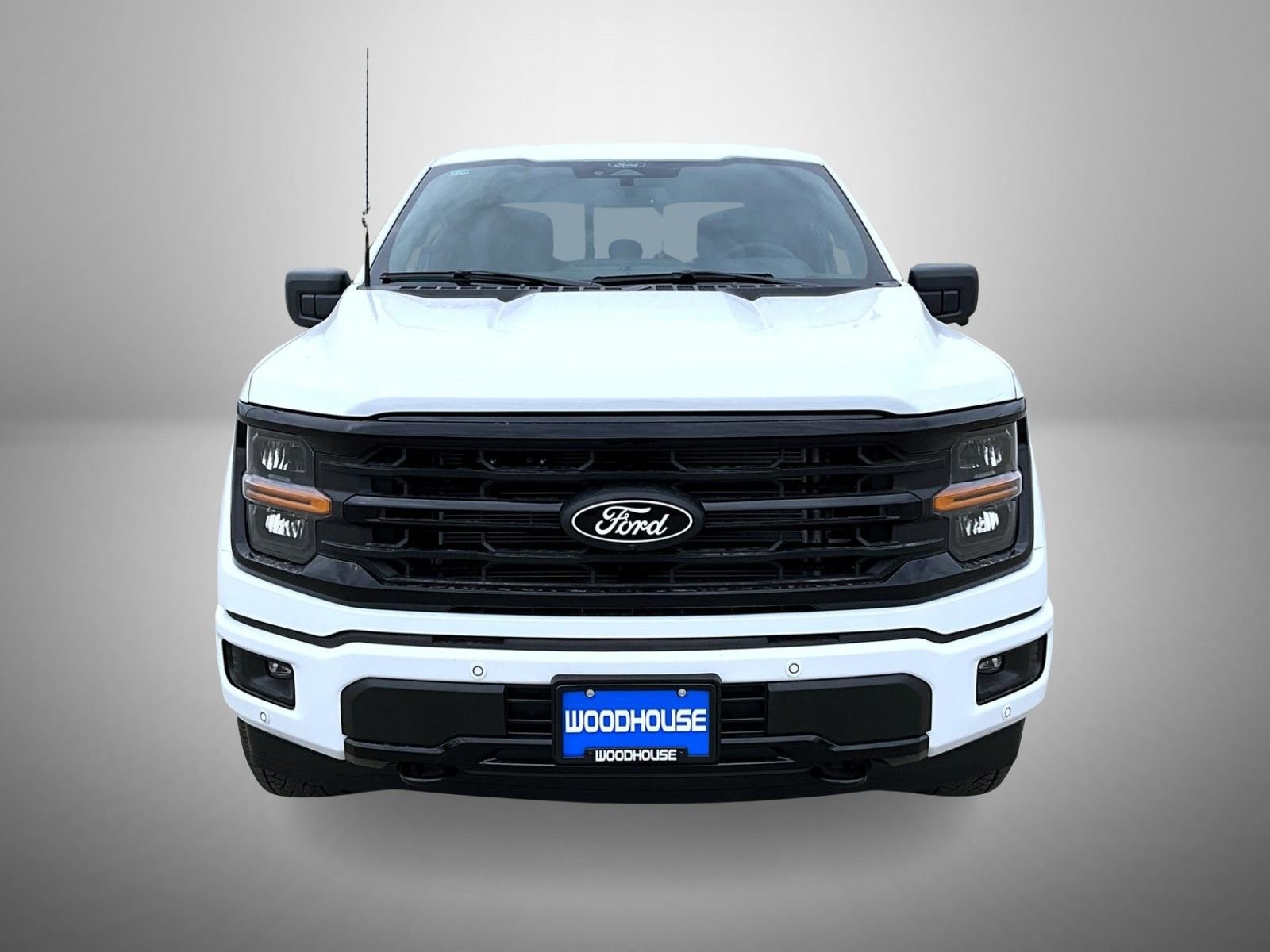 New 2026 Oxford White Ford XLT image 2