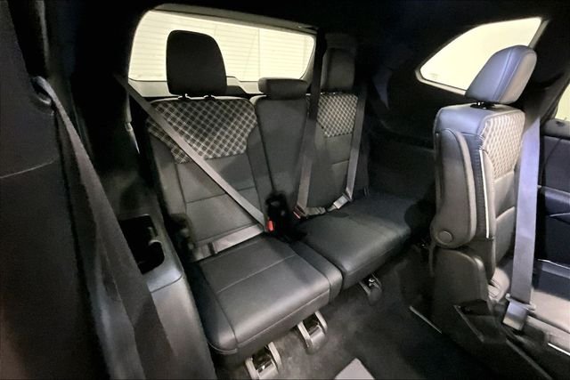 Used 2024 White Frost Tricoat GMC Denali image 33