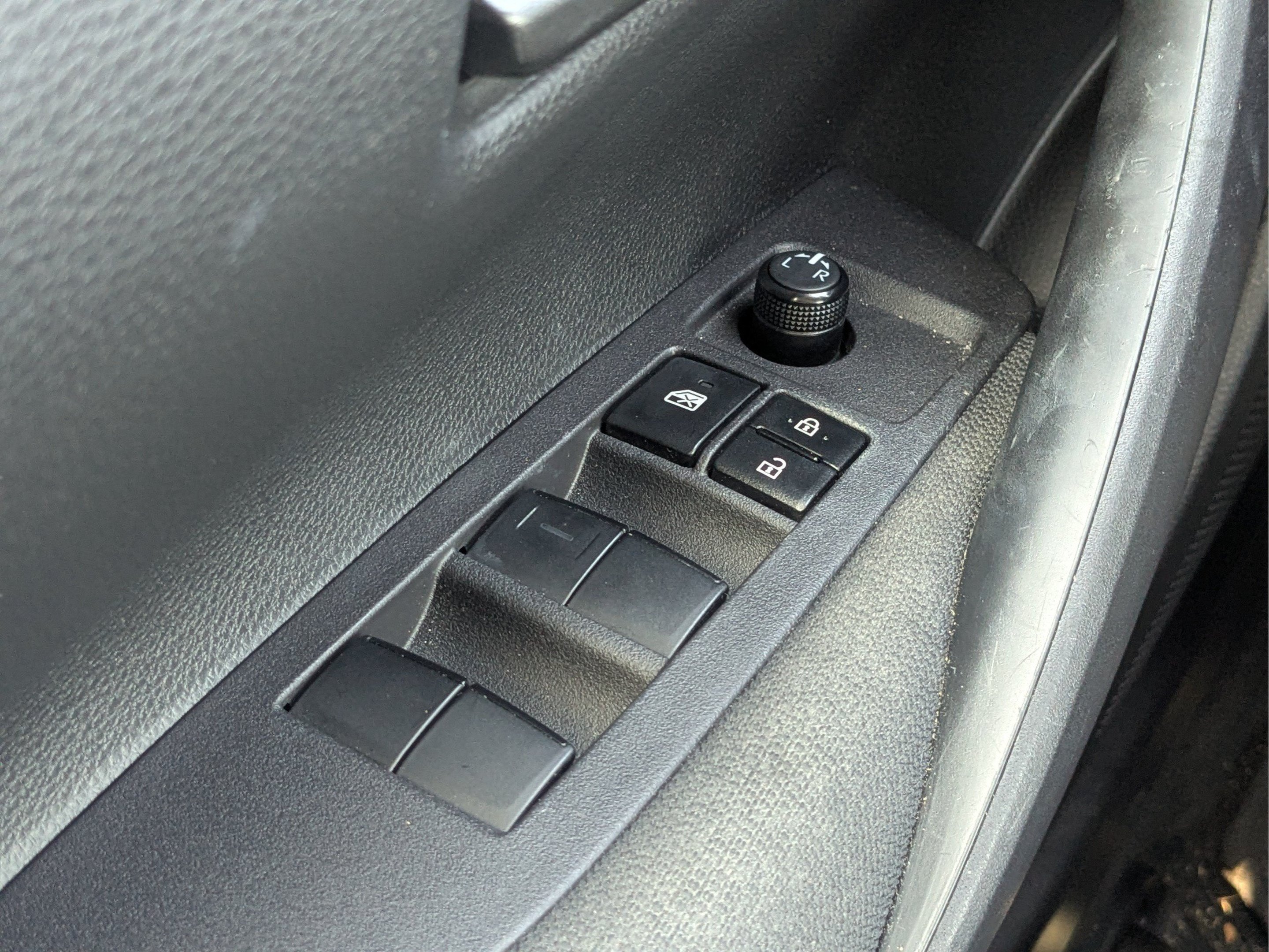 2024 Toyota Corolla LE - Photo 25