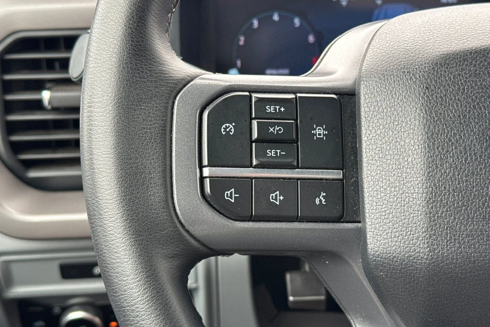 Certified Used 2025 White Metallic Ford XLT image 20