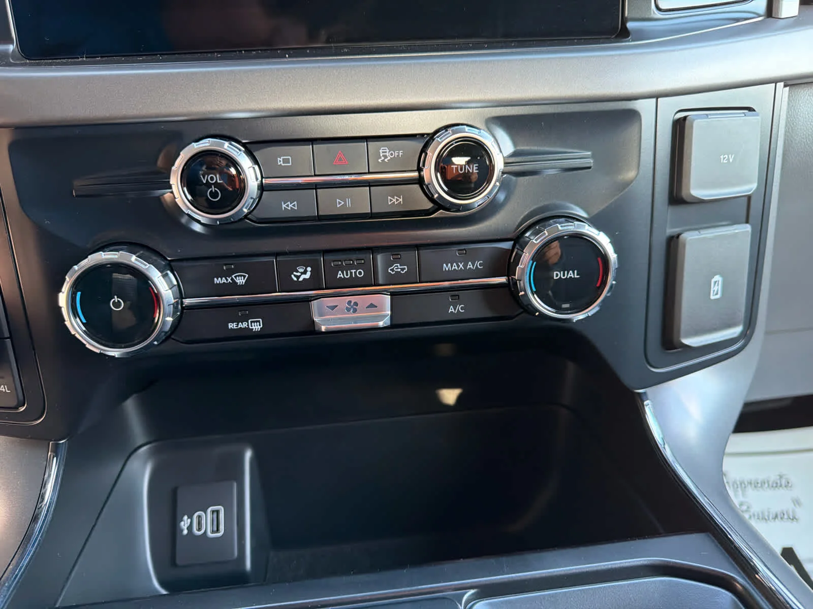 New 2026 Carbonized Gray Metallic Ford XLT image 19