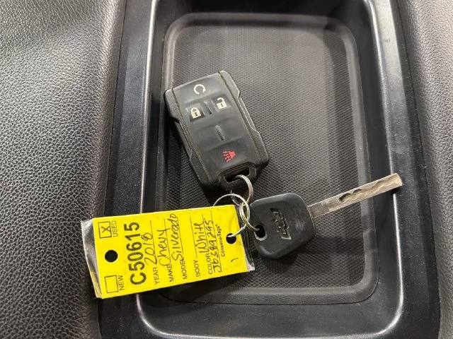 Used 2018 SUMMIT WHITE Chevrolet LT image 33